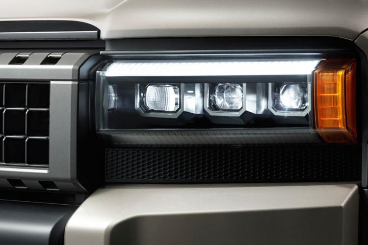 3430425 2.8 D-4D 204 Invincible 5dr Auto 7 Seats