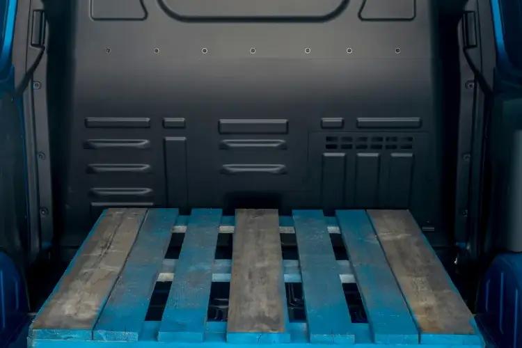 3453564 1.5 EcoBlue Leader Van